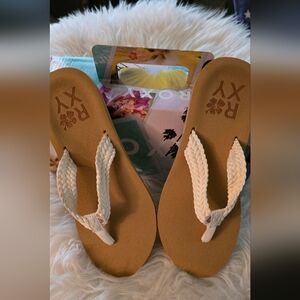 Roxy Cream Braided Sandals | Size 8 | Like New In Box